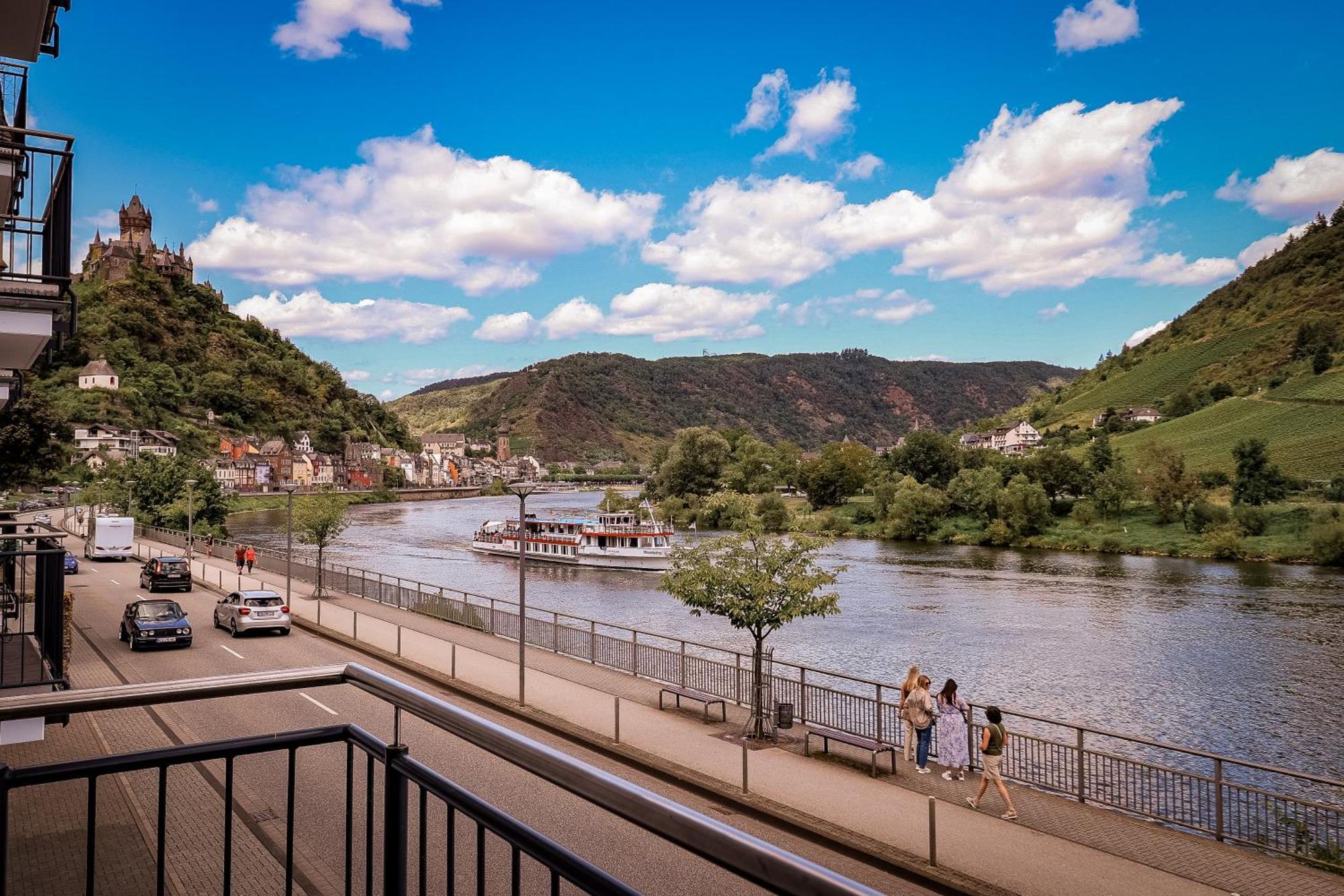 Moselpromenade Villa Moselufer, Panorama&Burg Cochem Blick, Netflix, Balkon Exterior foto
